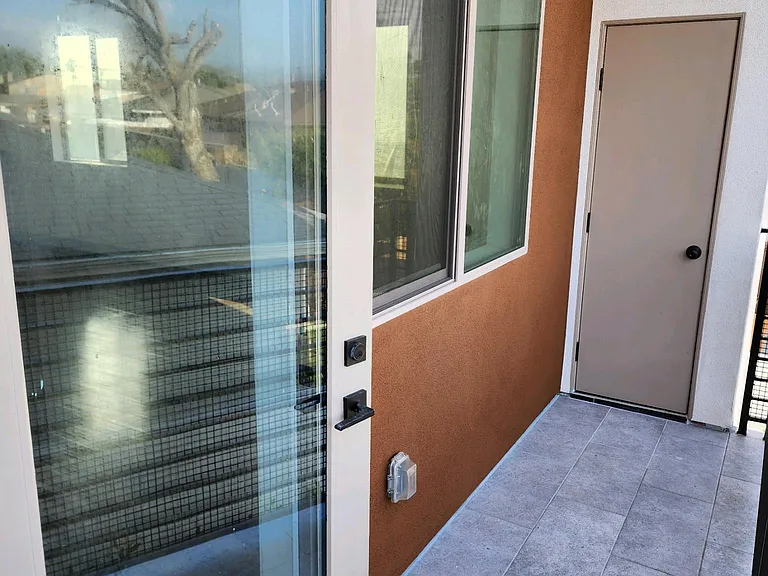 24813 Narbonne Ave — Photo 7