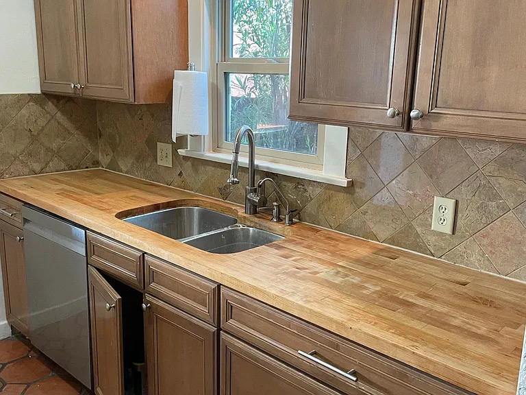 524 N Norton Ave — Photo 6