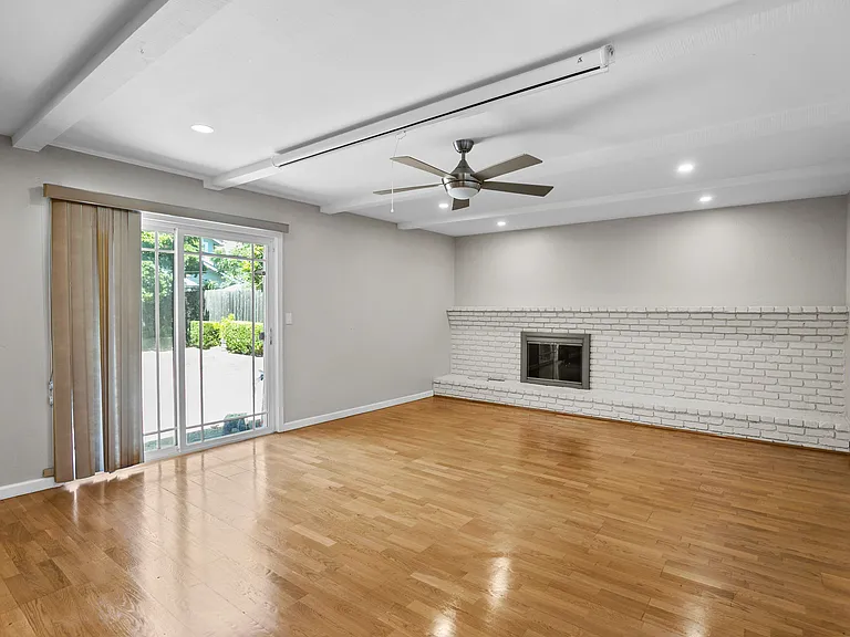 1319 Wylie Way — Photo 17