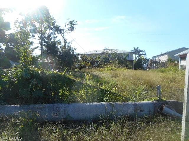 2nd image of 426 Mango Ave