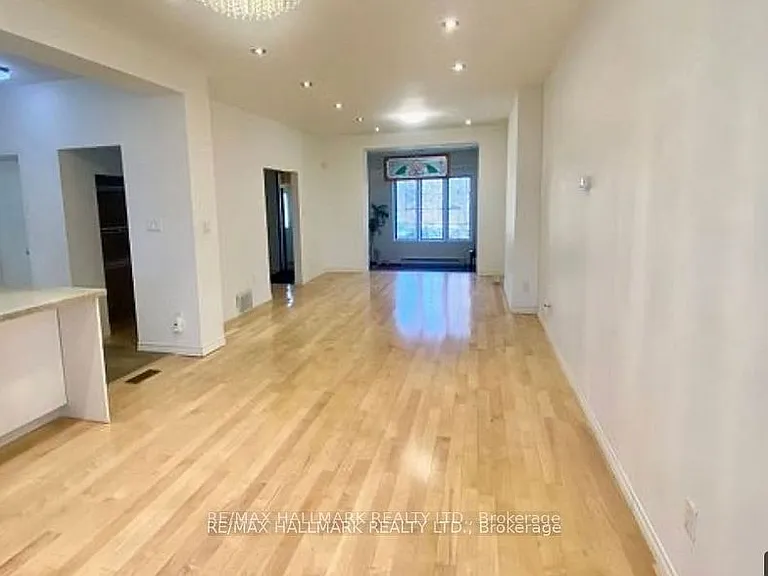 228 Gainsborough Rd — Photo 2