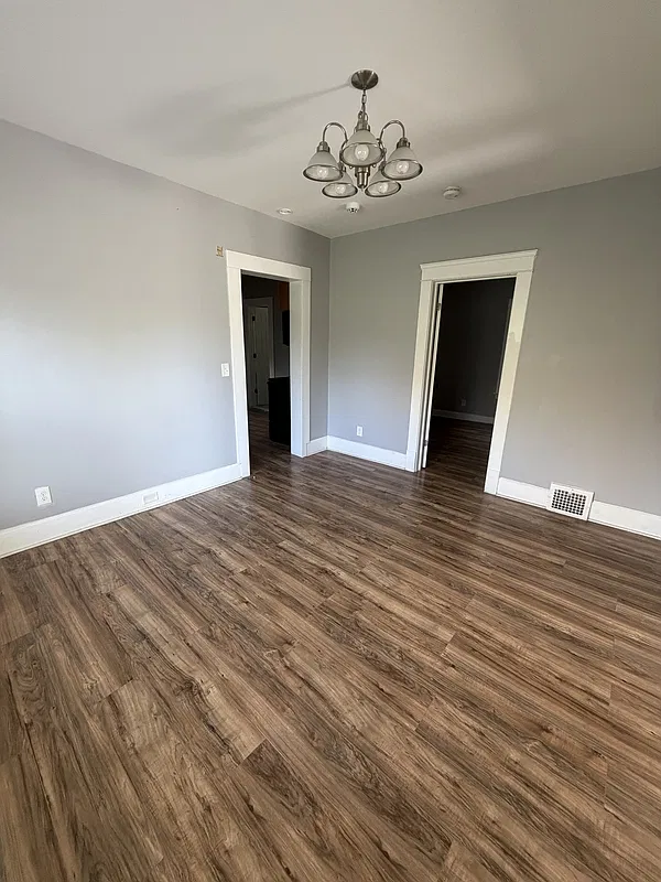 2 bed, 1.0 bath, 877 sqft, $1,050 — Photo 2