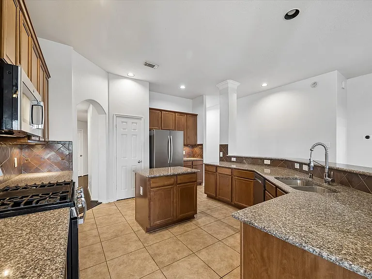 19114 Mercant Mark Ln — Photo 9