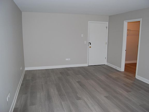 4th image of 210 Circle Ave APT 307