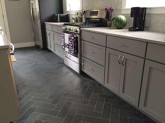 kitchen has gas stove