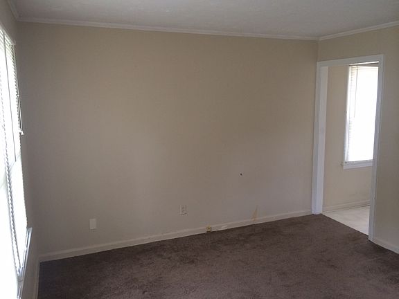 4th image of 305 West St