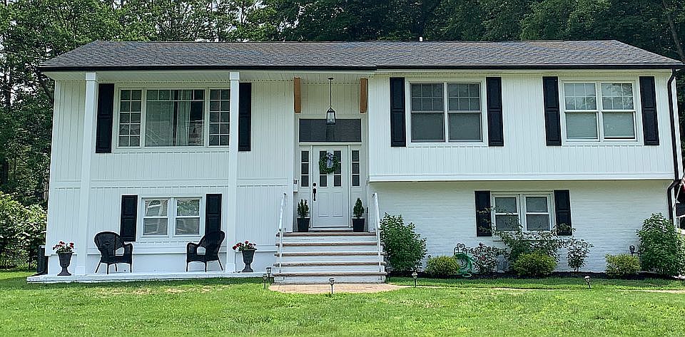 2nd image of 18 Wildwood Trl