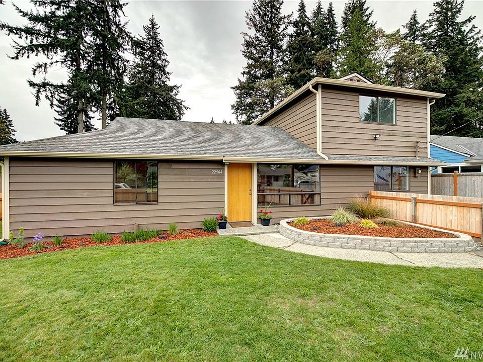 Totally move-in ready! Fully fenced front & back yards. Walk to pubs/shops/coffee houses, and less than 5 minutes to the new Mountlake Terrace Light Rail Station.
