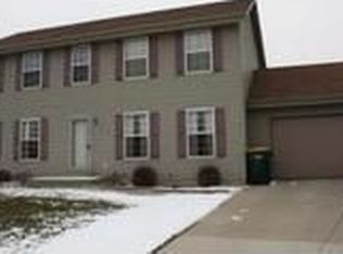 8455 S Golden Fields Dr, Oak Creek, WI 53154