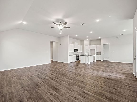 4th image of 1506 Red Clover Ave