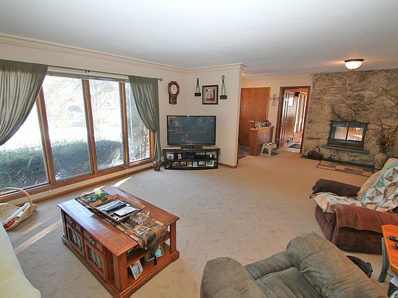 2nd image of W226N3961 Grandview Dr