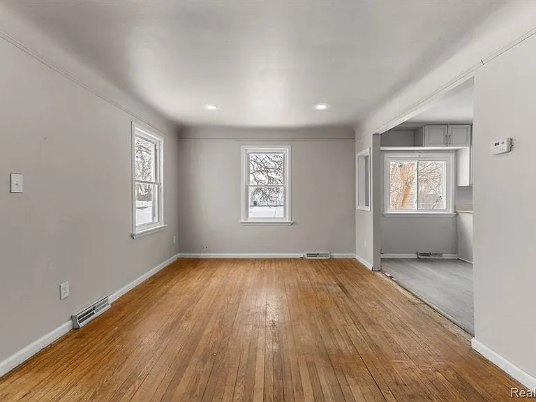 28643 Beechwood St — Photo 20