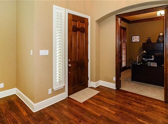 3rd image of 636 York Ct