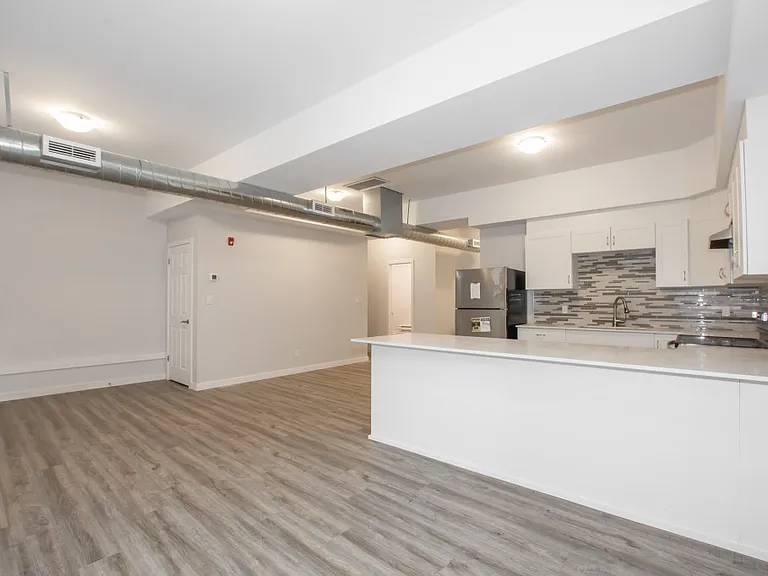 140 Caroline St S #1 — Photo 4