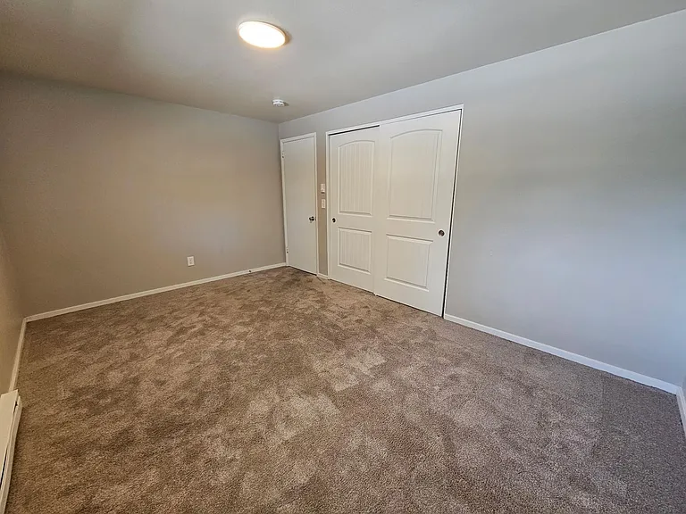 Julee Apartments — Photo 11