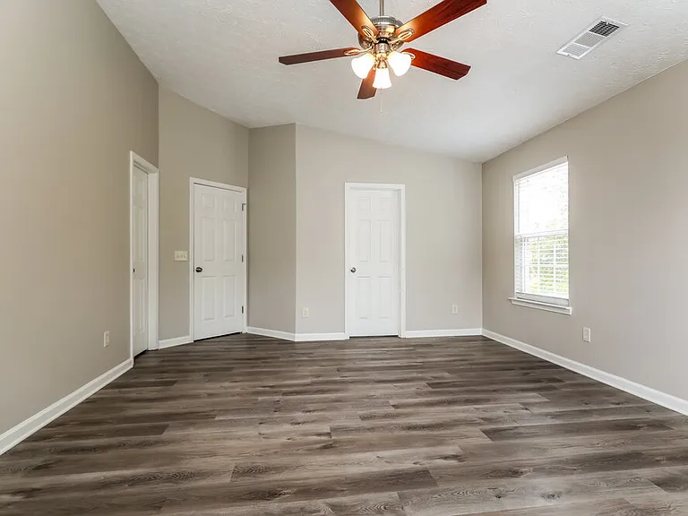 1304 Ivey Pointe Dr — Photo 9