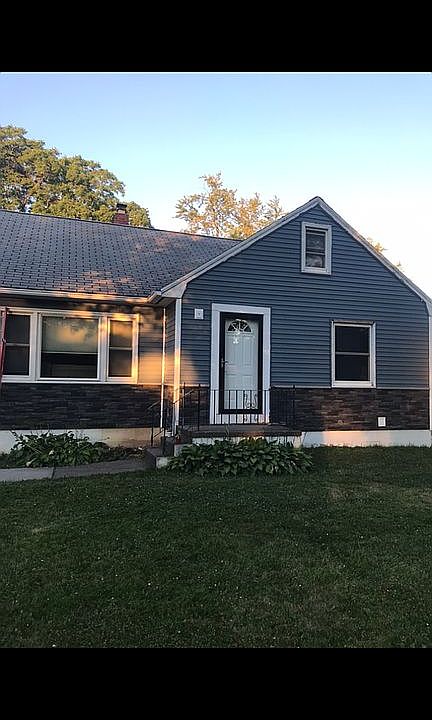 1st image of 194 Royal Pkwy W