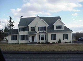 2 Mariana Farms Dr, Danbury, CT 06811