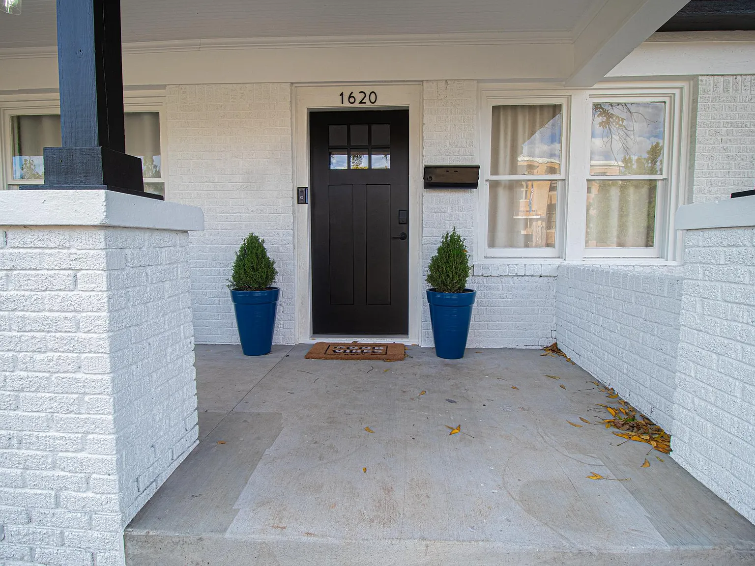 3 bed, 1294 sqft, $1,975 — Photo 3