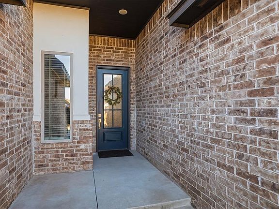 3rd image of 1820 W Trout Way