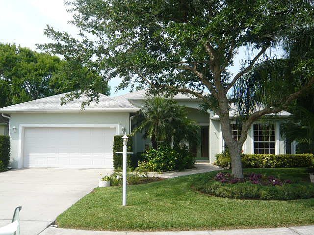Home for Sale in Vero Beach, Florida $169,990