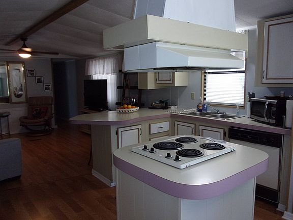 3rd image of 7231 Harbor View Dr #282