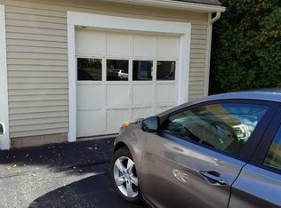 12 Suffield Meadow Dr, Suffield, CT 06078