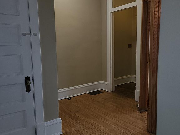 3rd image of 305 8th Ave S #3