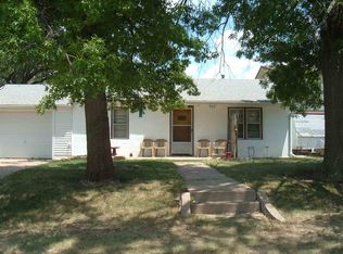 906 N Thompson St, Pratt, KS 67124