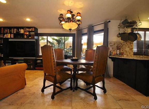 4th image of 552 S Indian Hill Blvd