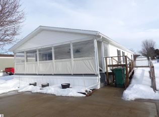 715 Mallard Dr, Cadillac, MI 49601