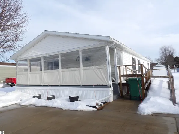 715 Mallard Dr, Cadillac, MI 49601