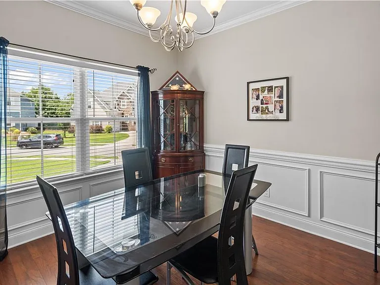 498 Waverly Ln — Photo 8