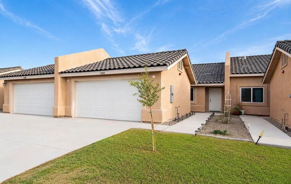 3 bed, 1280 sqft, $1,550 — Photo 1