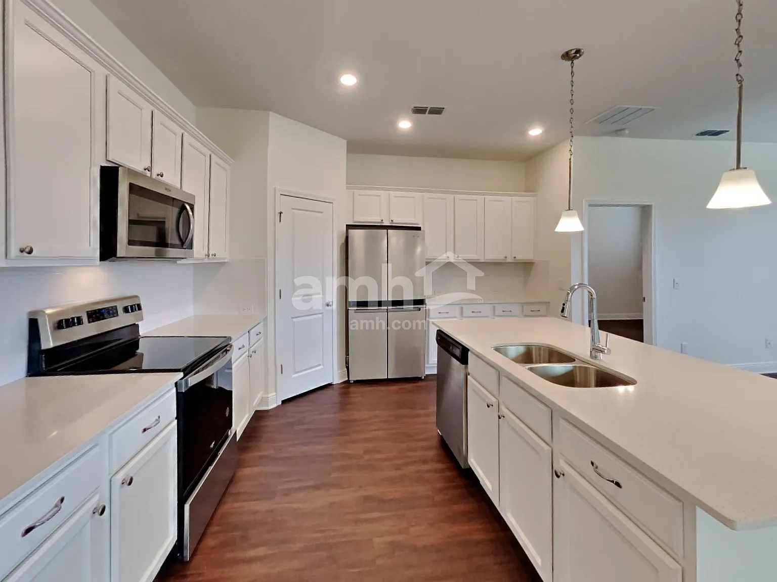 3 bed, 2.0 bath, 1700 sqft, $2,625 — Photo 3