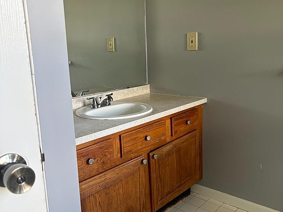 3rd image of 208 Hidden Woods Ct