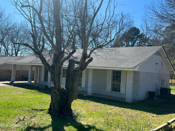 2479 Twisted Oak Dr, Jackson, MS 39212