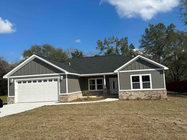 397 Sand Pine Dr, Midway, FL 32343