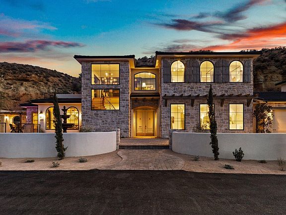 2nd image of 560 Vineyard Ln