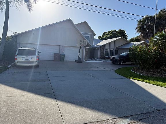 3rd image of 3729 SE 6th Ave