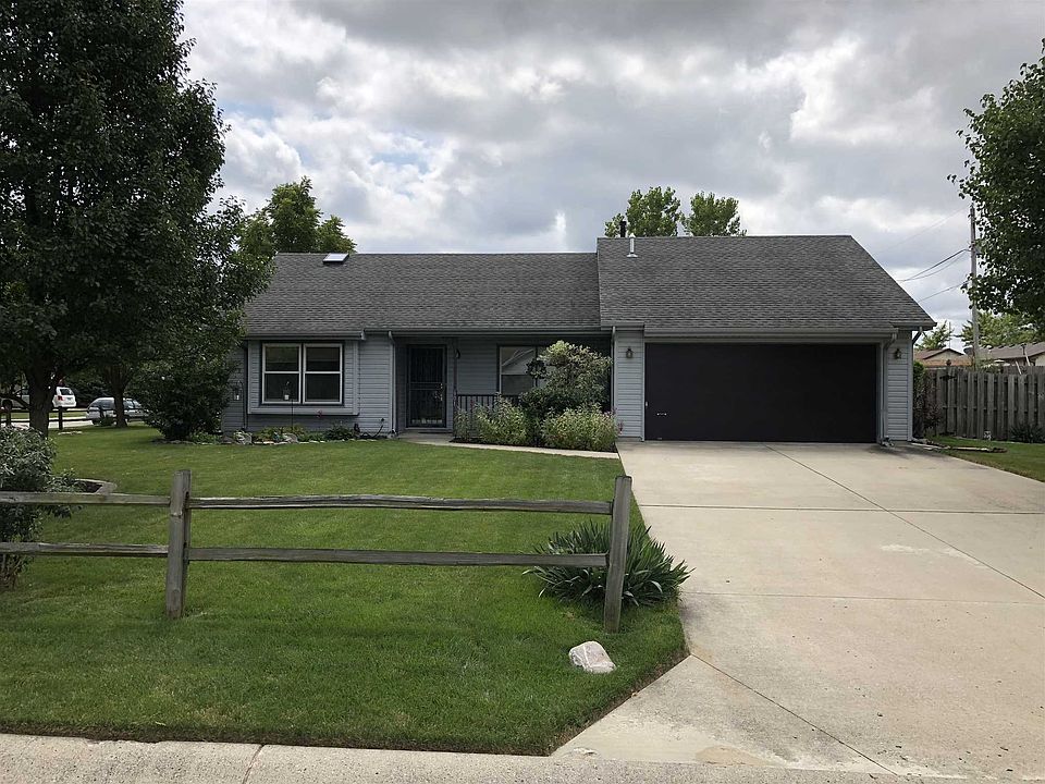 1st image of 601 W Woodcreek Dr