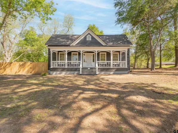 605 E Calvert St, Troup, TX 75789