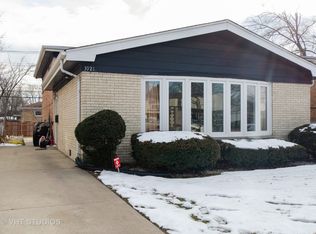 3921 Dempster St, Skokie, IL 60076