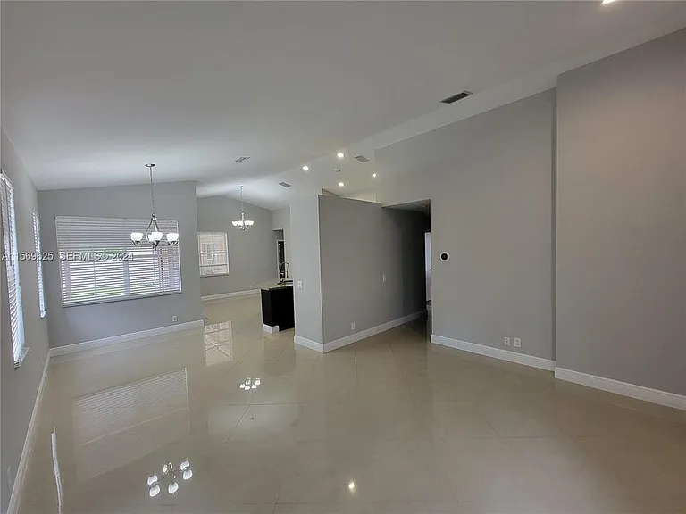 928 Falling Water Rd — Photo 5