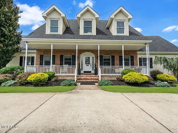 2nd image of 1661 Lincoln Boulevard