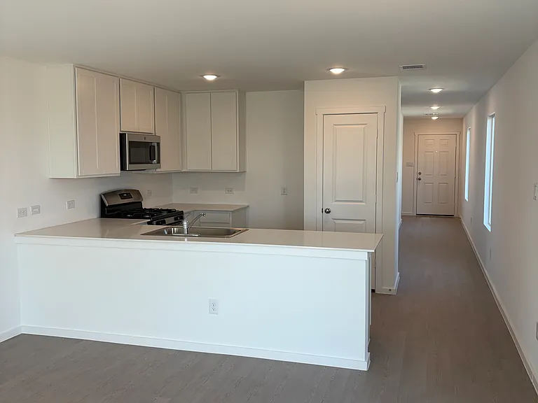 11540 Chestnut Rose — Photo 3