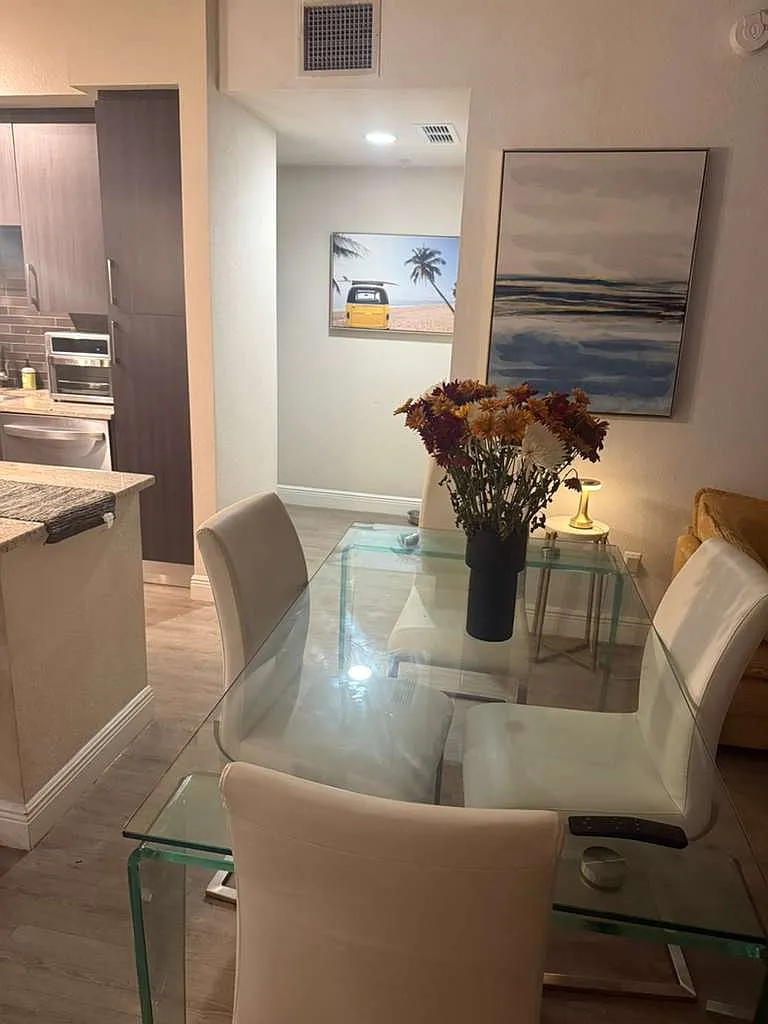 2 bed, 1080 sqft, $4,200 — Photo 4