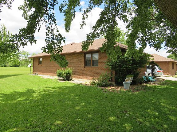 2nd image of 301-303 Carriage Dr