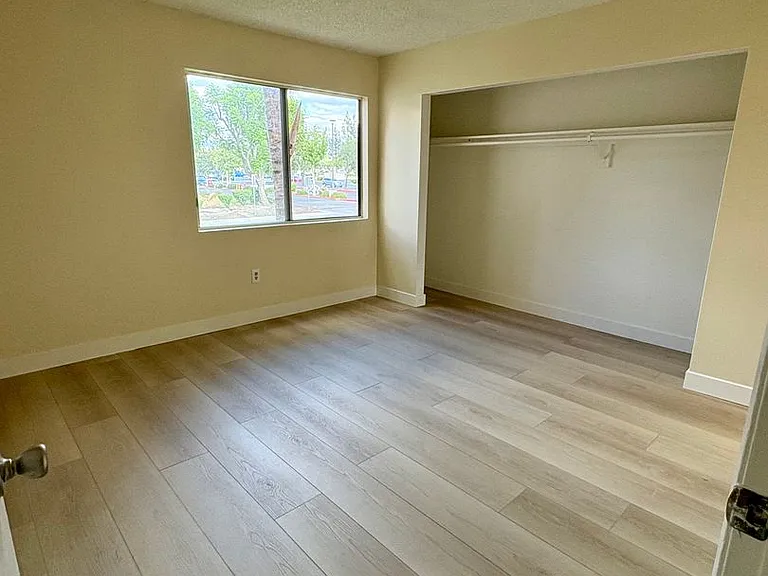 43275 Hacienda St — Photo 6