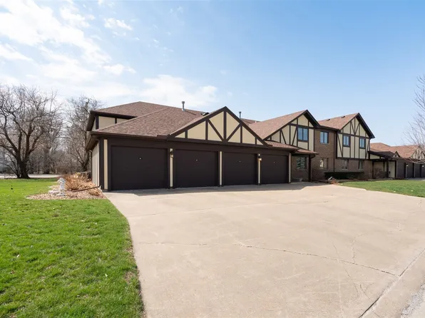 303 Carol Ct #2, Pontiac, IL 61764